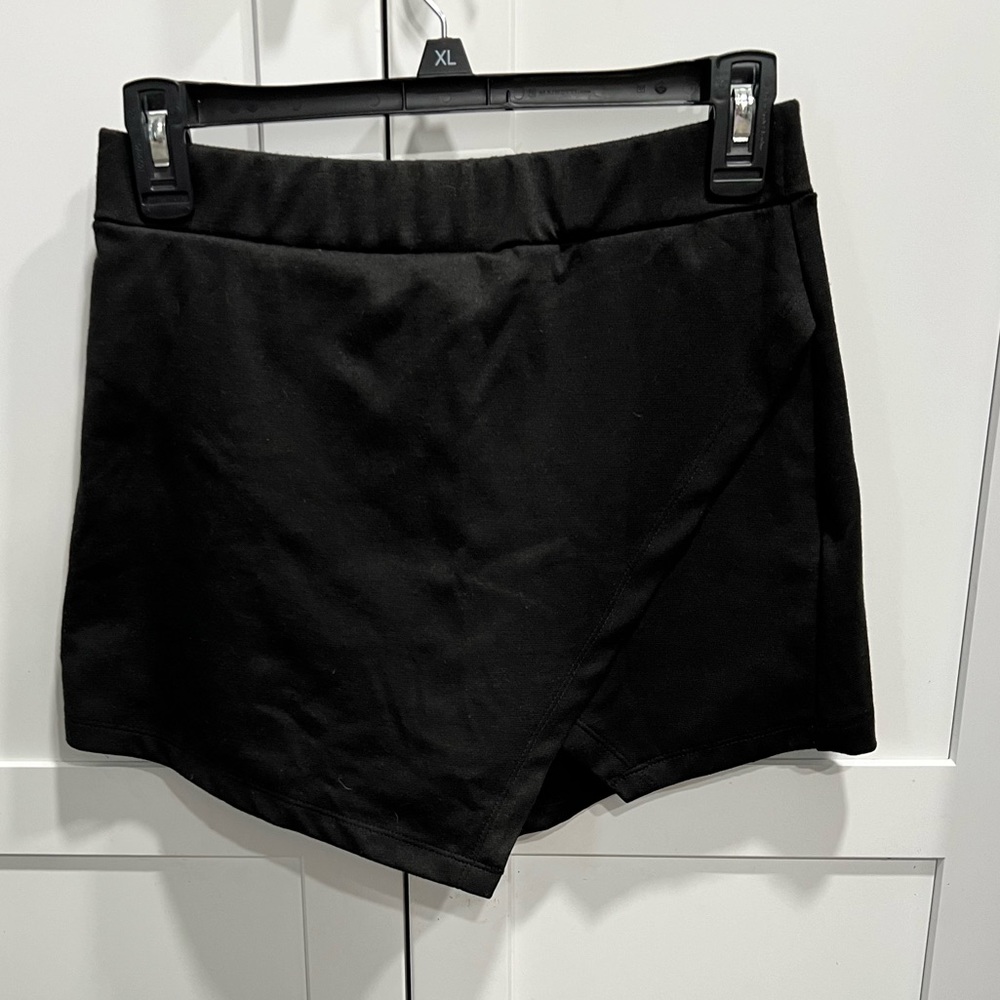 Black Skort